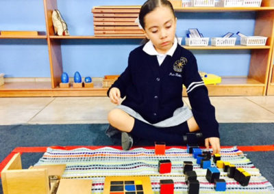 Modelo educativo con sistema montessori